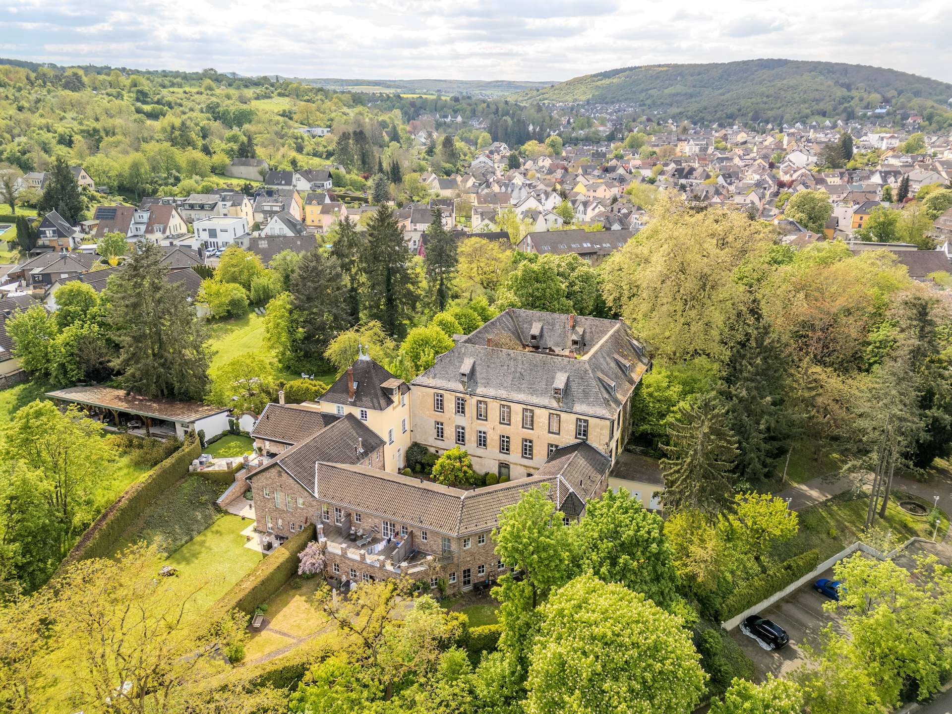 Investieren in Geschichte – Denkmalgeschütztes Kloster mit großem Grundstück und Potenzial, Ahrweiler Kreis – Bild 1