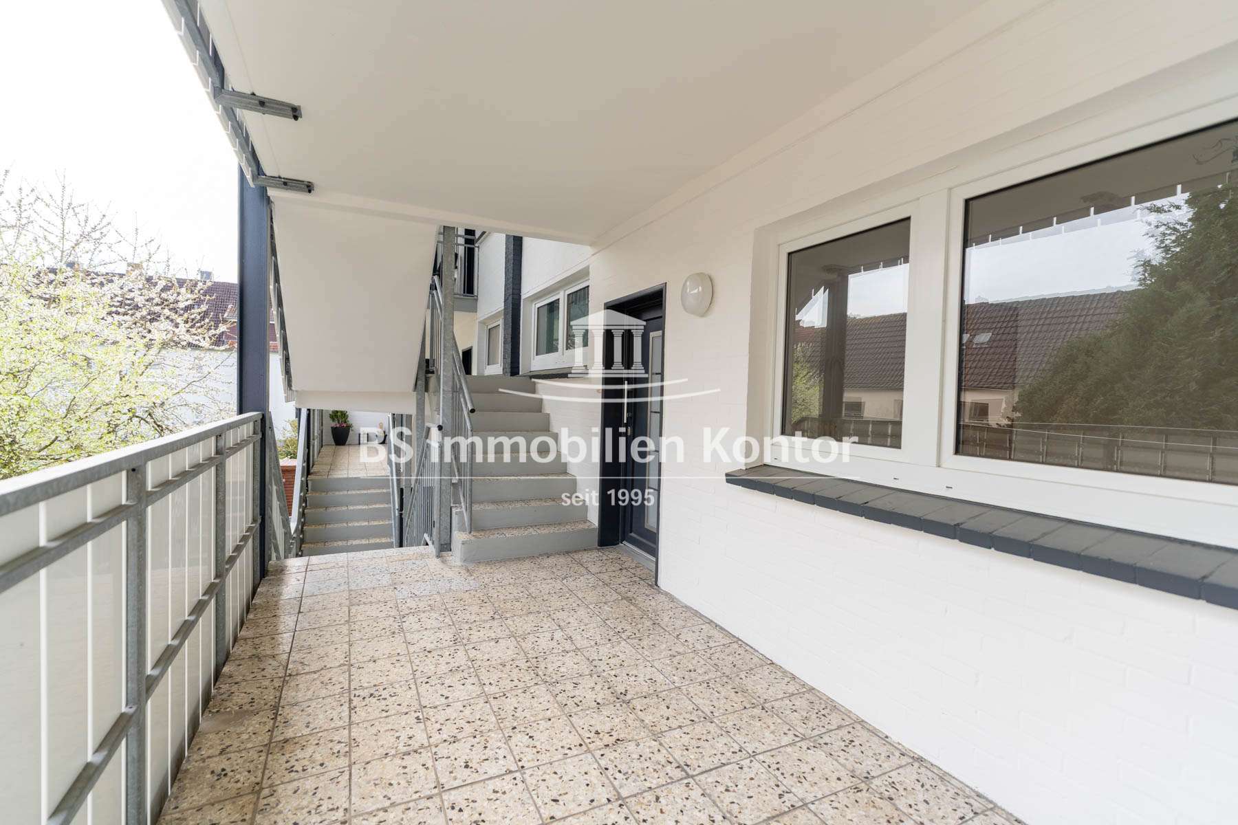 Innenstadtlage! Renovierungsbedürftige OG-Wohnung mit 2ZKB in zentraler Wohnlage!, Emden – Bild 4