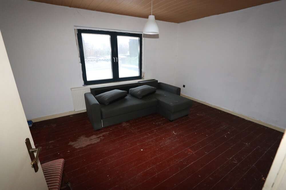 Immobilie in Jüchen - + Jüchen + EFH + sanierungsbedürftig + Bj. 1951 + ca. 857 m² Grundstück. + ca. 125 m² Wohnfläche + - Bild 0