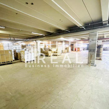 Lagerfläche mit Rampenandienung | Lagerbüros | viele Tore