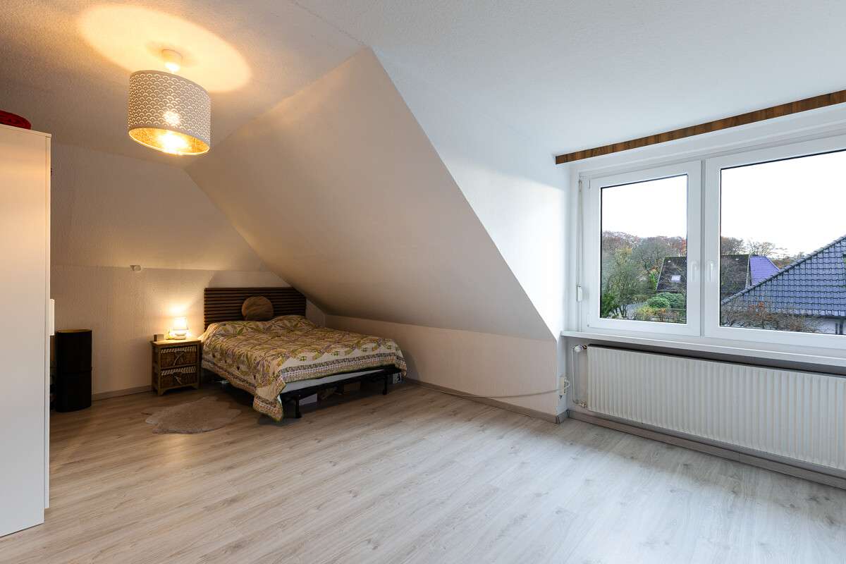 Immobilie in Hohenlockstedt - Charmantes Einfamilienhaus mit großem Garten, Keller, Garage & Carport für die Familie! - Bild 0