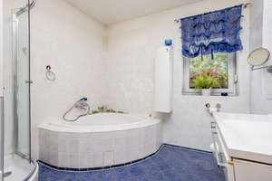 Property thumbnail 6