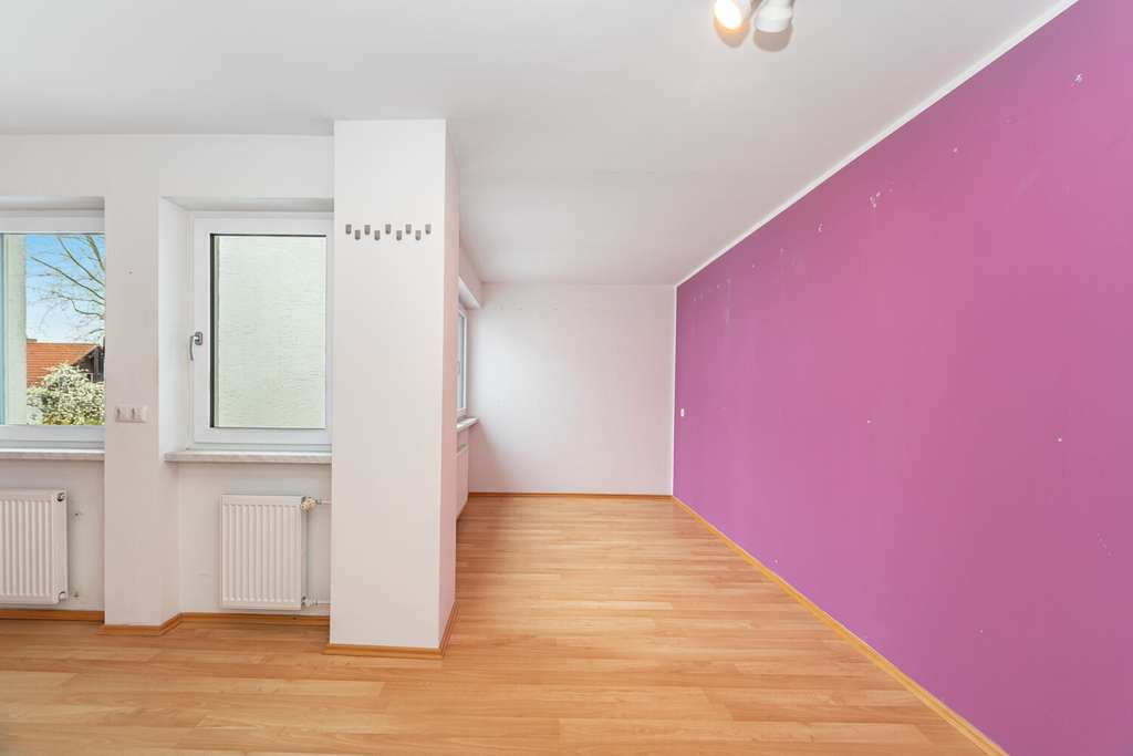 Immobilie in Neufahrn bei Freising - Kein Reihenhaus von der Stange – charmantes Familiendomizil mit Westgarten und Dachterrasse - Bild 4