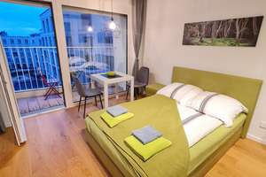 Zweitbezug 1 Zimmer voll möbliert mit EBK und Balkon 4. Stock an der Isar direkt. – Candidstrasse 21, 81543 Siebenbrunn, München – Vorschaubild 2
