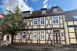Fachwerk-Mehrfamilienhaus (3 Wohneinheiten) in Osterburg mit Wertsteigerungspotenzial – Die vollständige Adresse der Immobilie erhältst du vom Anbieter., 39606 Osterburg (Altmark) – Vorschaubild 2
