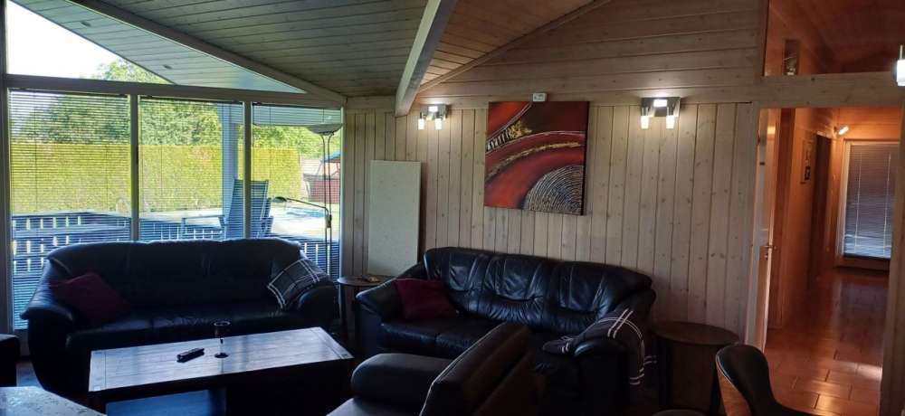 Immobilie in Lindow (Mark) - Bungalow-Ferienhaus mit angelegtem Gartengrundstück, Pool beheizbar, finnische Grill-Kota, Sauna, Ka - Bild 0