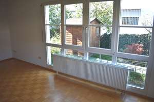 Großzügige Doppelhaushälfte inkl. Einliegerwohnung in ruhiger Lage von Stuttgart-Plieningen – Die vollständige Adresse der Immobilie erhältst du vom Anbieter., 70599 Plieningen (Ortsteil), Stuttgart – Vorschaubild 2