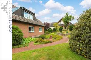 Zentrumsnah in Brackwede: Zweifamilienhaus mit Doppelgarage und großem Gartengrundstück – Die vollständige Adresse der Immobilie erhältst du vom Anbieter., 33647 Brackwede, Bielefeld – Vorschaubild 4