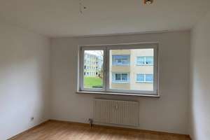 ~ ERGESCHOSSWOHNUNG mit BALKON und 3 ZIMMERN ~ – Wegastraße 1, 33739 Jöllenbeck, Bielefeld – Vorschaubild 2