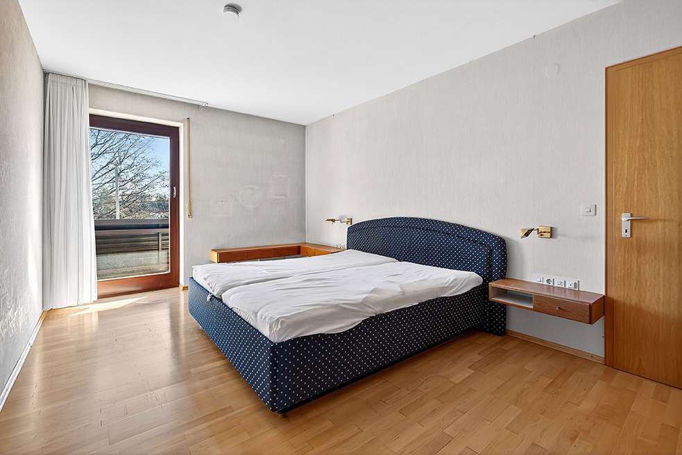 Immobilie in Vöhringen - Großzügiges Einfamilienhaus mit Einliegerwohnung und Praxis im Herzen von Vöhringen - Bild 0