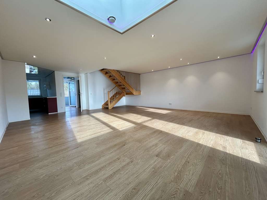 Immobilie in Kirchseeon - STILVOLL & ZENTRAL- Traumhafte 4 Zimmer-Maisonette- Wohnung mit TOP Ausstattung !!!  - Bild 1