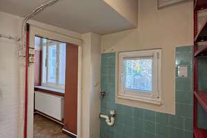 Altbau in Platzlage - sanierungsbedürftige 3-Zimmer Wohnung mit Balkon und Fahrstuhl! – Goslarer Platz 5, 10589 Charlottenburg, Berlin – Vorschaubild 11