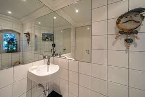 Einzigartiges Einfamilienhaus in Eversten – Wohnen mit Wasserblick – Die vollständige Adresse der Immobilie erhältst du vom Anbieter., 26122 Eversten, Oldenburg (Oldenburg) – Vorschaubild 3