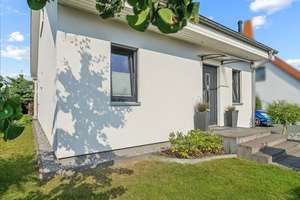 Wenig Verbrauch, viel Komfort: Wunderschönes Einfamilienhaus mit großem Garten in Berlin Bohnsdorf – Die vollständige Adresse der Immobilie erhältst du vom Anbieter., 12526 Bohnsdorf, Berlin – Vorschaubild 2
