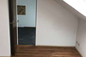 Sehr ruhige, helle 2-Zi-DG-Wohnung mit sep. Küche und Balkon in München Aubing – 81249 Aubing-Süd, München – Vorschaubild 11