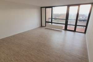Große sanierte 3 Zimmer Wohnung in Köln Weiden in der obersten Etage mit Einbauküche – Lübecker Str. 13, 50858 Weiden, Köln – Vorschaubild 2