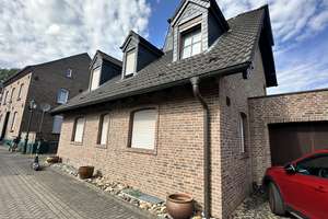 Teilmöblierte Exklusive Gartenwohnung mit EBK in Top-Rheinlage – Alt-Lörick | Direkt vom Eigentümer – Die vollständige Adresse der Immobilie erhältst du vom Anbieter., 40547 Lörick, Düsseldorf – Vorschaubild 2