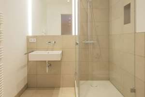 AIGNER - Erstbezug: Stilvolle 3,5-Zimmer-Dachgeschosswohnung in historischem Altbau – Die vollständige Adresse der Immobilie erhältst du vom Anbieter., 80796 Neuschwabing, München – Vorschaubild 2