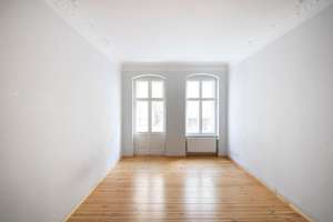 Prenzlauer Berg Klassiker | Bezugsfreie 2-Zimmer-Altbauwohnung mit Balkon!