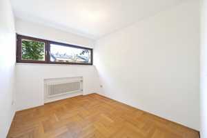 Großzügiges Reihenhaus mit 8 Zimmern, sonnigem Garten & vielseitigen Möglichkeiten in ruhiger Lage – München (Kreis) – Vorschaubild 6