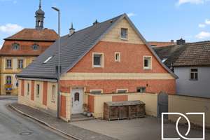 Kernsanierter Altbau! Historisches Einfamilienhaus  in zentraler Lage mit Scheune – Die vollständige Adresse der Immobilie erhältst du vom Anbieter., 96148 Baunach – Vorschaubild 1