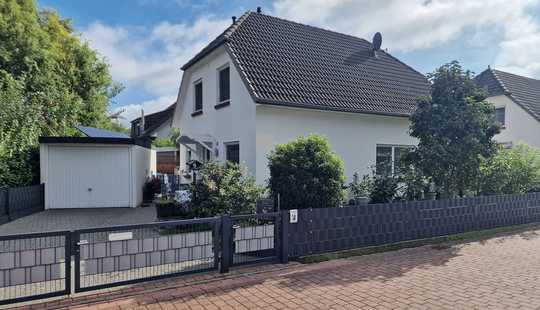 Bild von Hübsches Haus, kleiner Garten, schönes Leben am Ende einer ruhigen Sackgasse