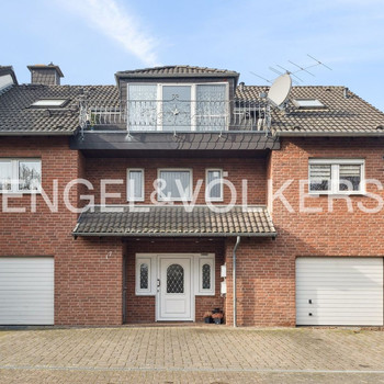 Gepflegtes Zweifamilienhaus in begehrter Randlage von Köln