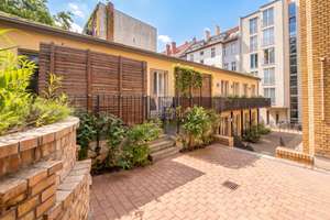 Oase mitten in der Stadt – einzigartige Remise für Wohnen & Arbeiten – Die vollständige Adresse der Immobilie erhältst du vom Anbieter., 10119 Prenzlauer Berg, Berlin – Vorschaubild 2