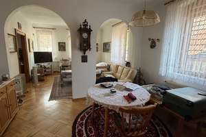 Wohnen mit Potenzial – Einfamilienhaus mit vielseitigen Nebenflächen – Die vollständige Adresse der Immobilie erhältst du vom Anbieter., 97209 Veitshöchheim – Vorschaubild 2