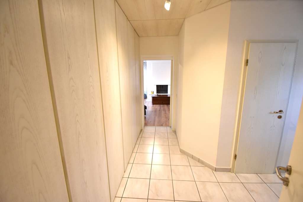 Immobilie in Waldenbuch - **Waldenbuch: 9-Zimmer-Haus mit Garten und Carport** - Bild 3