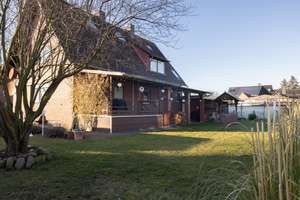 Freistehendes Einfamilienhaus mit zwei Garagen und Garten in Vechelade – Die vollständige Adresse der Immobilie erhältst du vom Anbieter., 38159 Vechelde – Vorschaubild 3