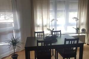 Charmante 2-Zimmer-Wohnung mit Balkon, Kamin und Parkett in Frankfurt-Bockenheim