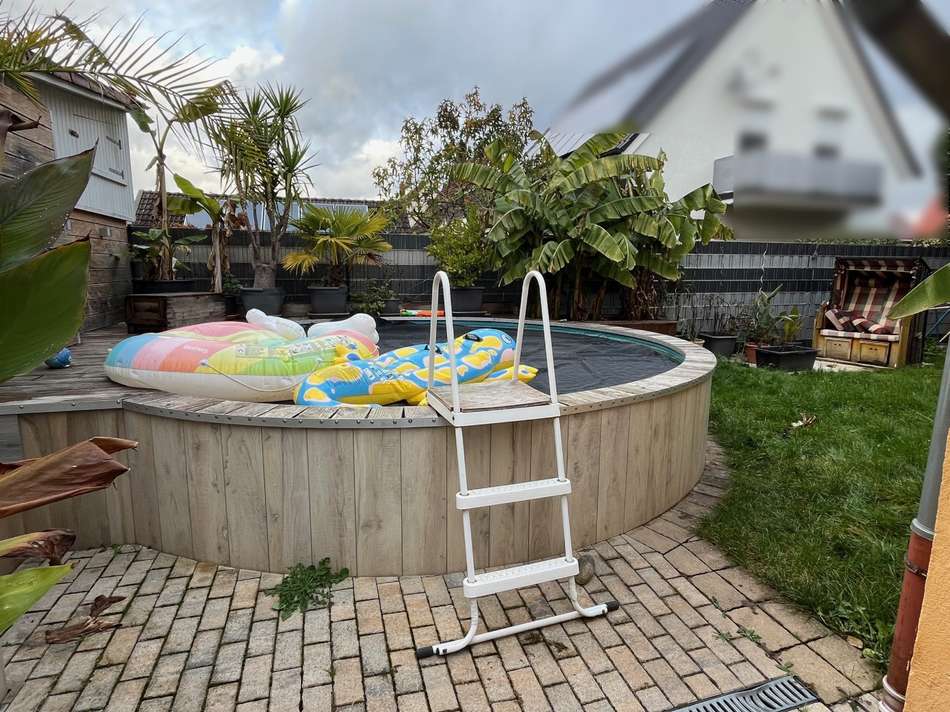 Pool im Garten