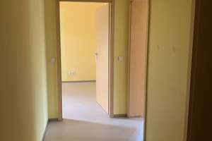 Großer Balkon, Wohnzimmer mit offenem Kochbereich, uvm. – Grünewaldstr. 7, 90408 Uhlandstraße, Nürnberg – Vorschaubild 3