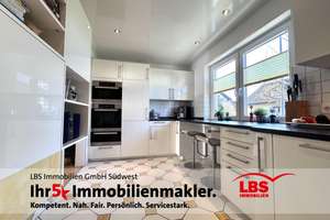 Ein echtes Juwel in beliebter Wohnlage!
-Exklusives Zweifamilienhaus  mit grüner Wohlfühloase-

 – Die vollständige Adresse der Immobilie erhältst du vom Anbieter., 76461 Muggensturm – Vorschaubild 6