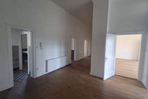 Repräsentative Altbaueleganz in Klingenberg.
5 Zimmer Mietwohnung! – Die vollständige Adresse der Immobilie erhältst du vom Anbieter., 63911 Klingenberg am Main – Vorschaubild 5