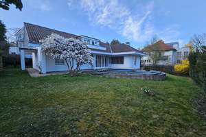 Architektonisch reizvolle Villa in Best-Lage am Mulang maklerfrei – Die vollständige Adresse der Immobilie erhältst du vom Anbieter., 34131 Bad Wilhelmshöhe, Kassel – Vorschaubild 1