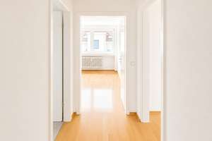 Herrlicher Ausblick! Helle 3-Zimmer-Wohnung am Oberhauser Bahnhof – Die vollständige Adresse der Immobilie erhältst du vom Anbieter., 86154 Oberhausen-Süd, Augsburg – Vorschaubild 2