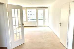 Großzügige Wohnung mit Balkon – Köln – Vorschaubild 1