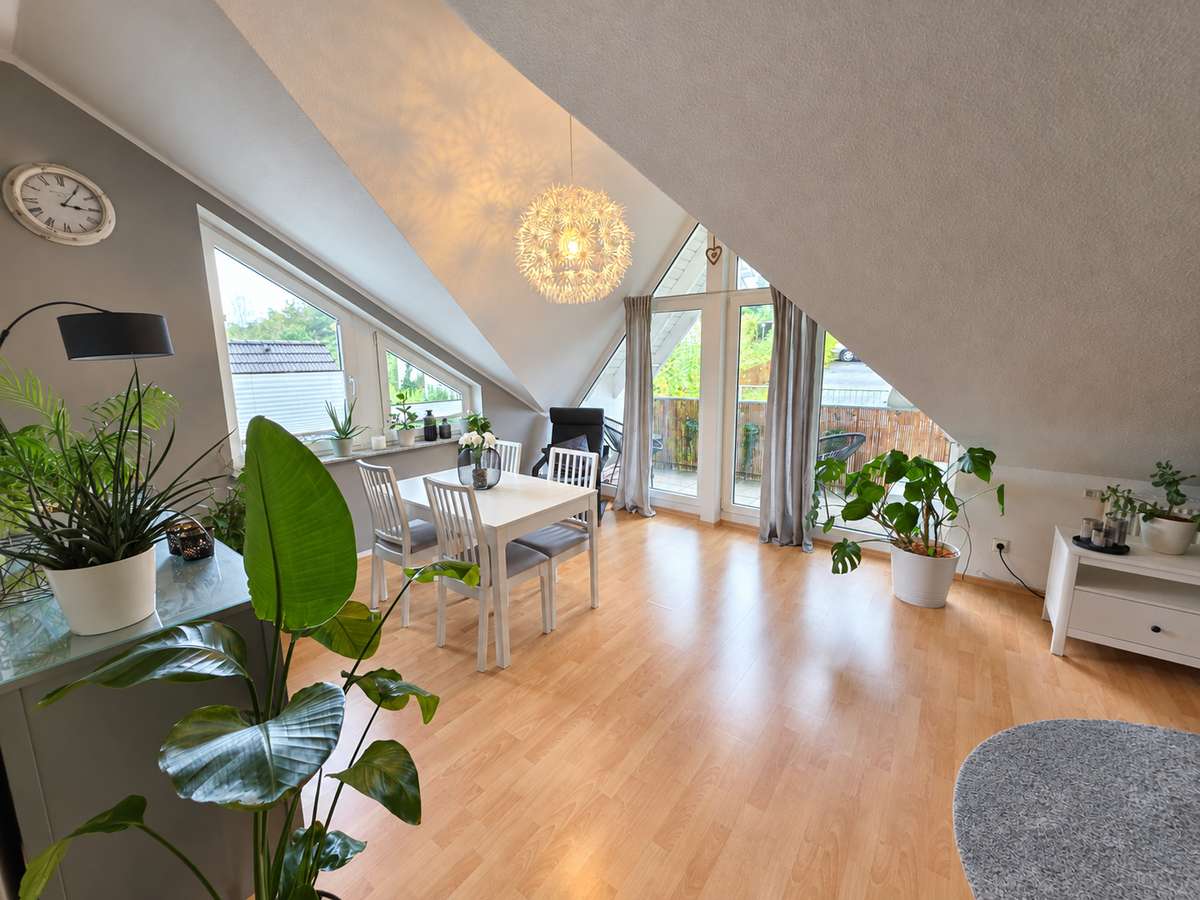 Charmante, sehr gepflegte 2-ZKB mit Loggia & Carport (frei ab 1.12.2026)