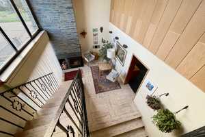 Geschmackvolles Architektenhaus mit offener Galerie • Eingangsbereich mit Kamin • Laubenheim – Mainz – Vorschaubild 14