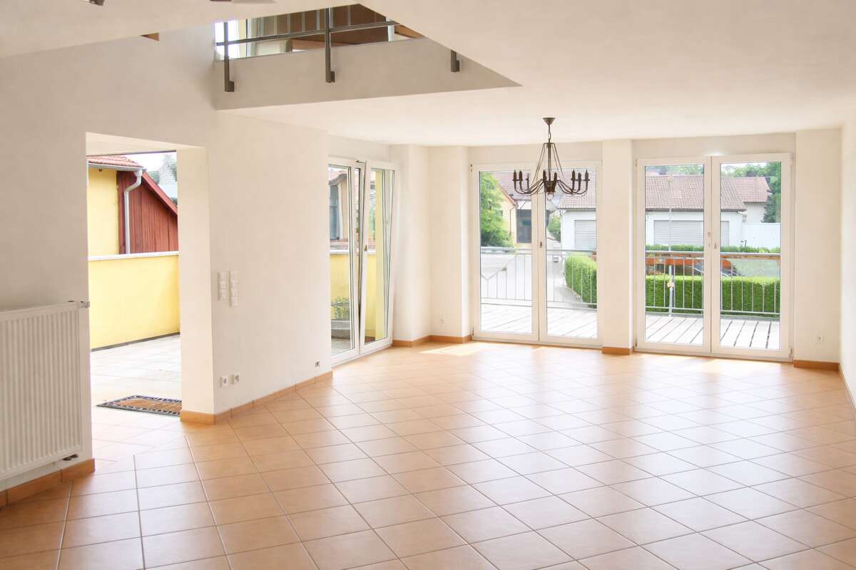 Immobilie in Neuenstadt am Kocher - Traum für Autoliebhaber: Einfamilienhaus mit großzügiger Garage - Bild 0