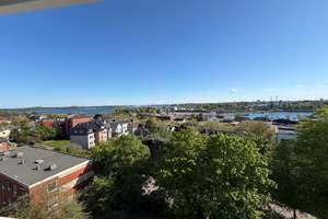 Mit Blick über Kiel Holtenau! Komplett sanierte 2-Zimmer-Wohnung mit Balkon *nur schriftl.Anfragen*