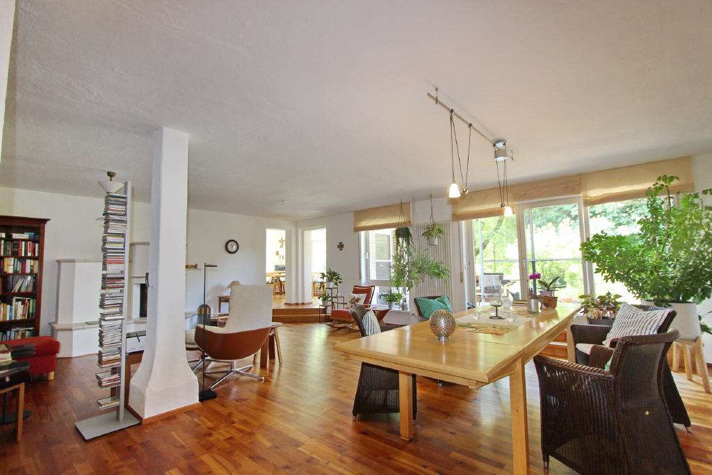 Immobilie in Waldburg - Wunderschönes Landhaus in Traumlage auf über 4.500 qm Grund mit ca. 400 qm toll ausgebauter Wo - Bild 0