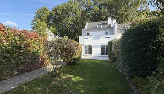 Bild von VON POLL - FRIEDRICHSDORF: Moderne, große Doppelhaushälfte in Feldrandlage Dillinger Hang