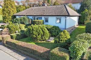 Gepflegter Bungalow mit großem, eingewachsenem Garten in attraktiver Wohnlage von Reichelsheim – Die vollständige Adresse der Immobilie erhältst du vom Anbieter., 64385 Reichelsheim (Odenwald) – Vorschaubild 2