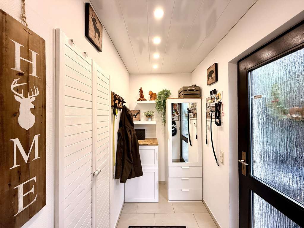 Immobilie in Saarwellingen - Sanierte Wohnung mit Gartenanteil in Saarwellingen-Schwarzenholz! - Bild 1