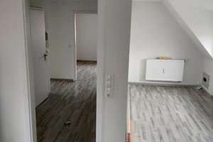 Modernes Wohnen in Augsburg: 2019 Saniertes Dachgeschoss mit moderner Einbaukücke – Die vollständige Adresse der Immobilie erhältst du vom Anbieter., 86163 Hochzoll-Süd, Augsburg – Vorschaubild 4