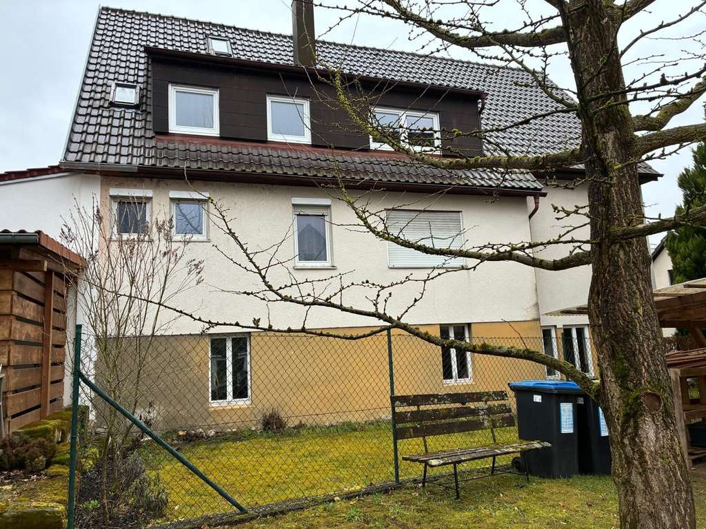 Immobilie in Rudersberg - Freistehendes 2-Familienhaus mit Garagen und unerschlossenem Baugrundstück - Bild 2