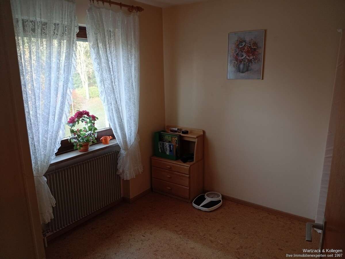 Immobilie in Schwanstetten - Reiheneckhaus mit fast 150 m² Wohnfläche, schönem Grundstück, Wintergarten und Doppelgarage - Bild 1